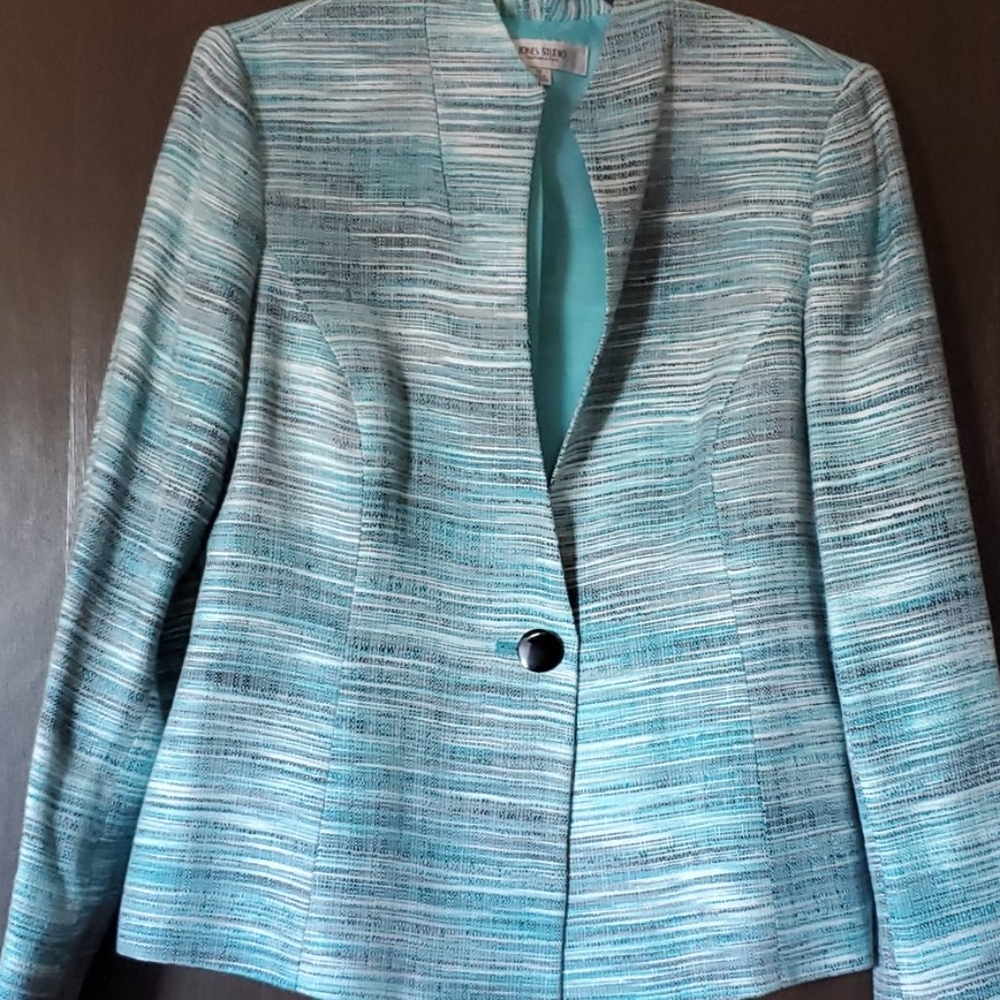 NWT Jones Studio beautiful womens suit jacket